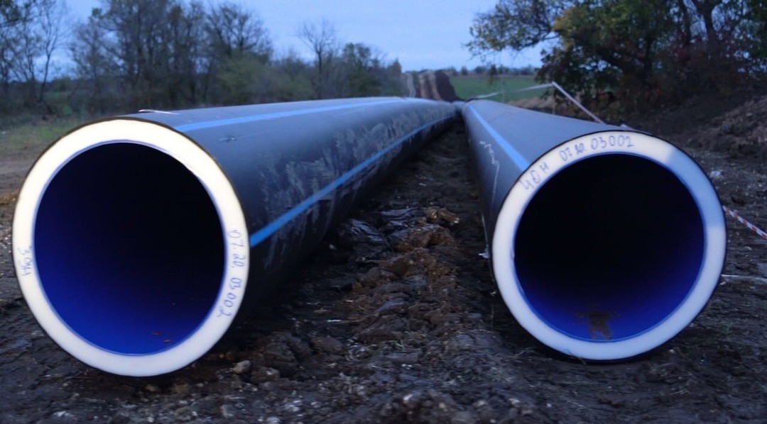water pipe laying